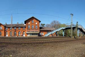 Der Sagehorner Bahnhof im Winter 2013. Die Bürgerinitiative setzt sich gegen eine Verlegung ein.